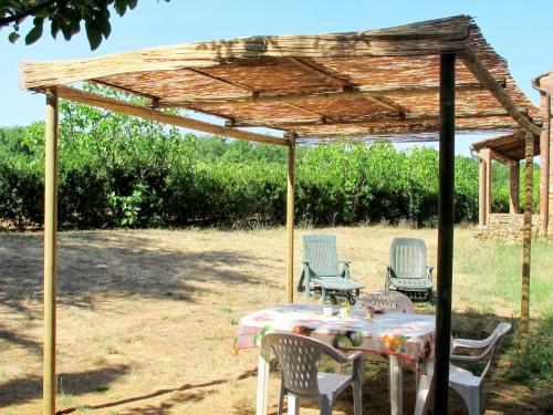 En have udenfor Apartment Fattoria Petraglia - Cedro by Interhome