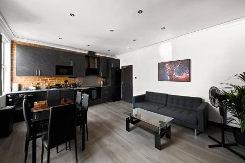 Køkken eller tekøkken på Luxury Modern 3bed 3en-suites | Central Reading