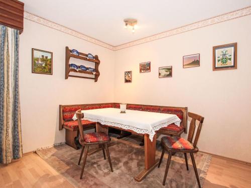 Et opholdsområde på Apartment Am Birkenhain-6 by Interhome