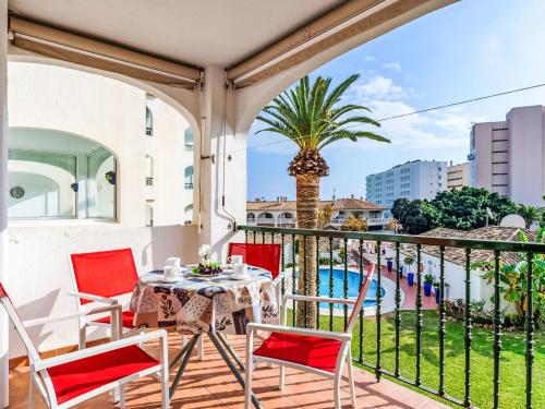 Swimmingpoolen hos eller tæt på Apartment Erisa II by Interhome