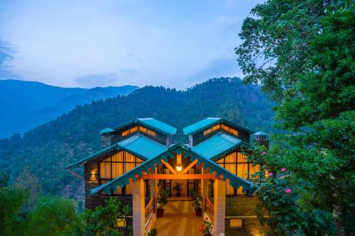 een huis in de bergen met uitzicht bij Indulge Ramgarh by PACK in Rāmgarh