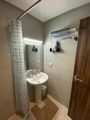 Phòng tắm tại 2 Bedrooms Modern Oceanview Getaway