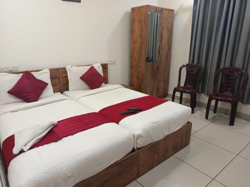 Un ou plusieurs lits dans un hébergement de l'établissement budget stay-mystique inn