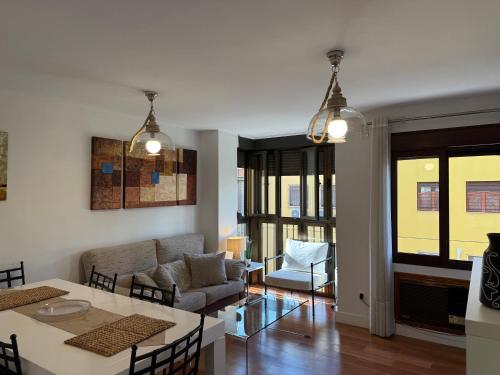 Apartamento en Luis Montoto, Nervión. Céntrico