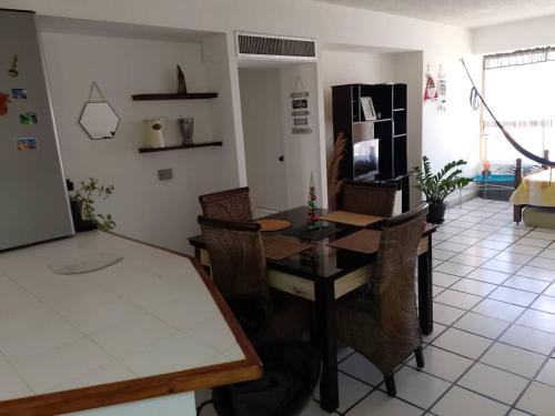 Llit o llits en una habitació de CozyOceanView