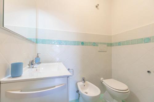 Et badeværelse på Casa Acquamarina by ElbaSummer