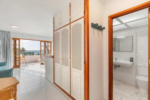 Koupelna v ubytování Playa Delphin 302