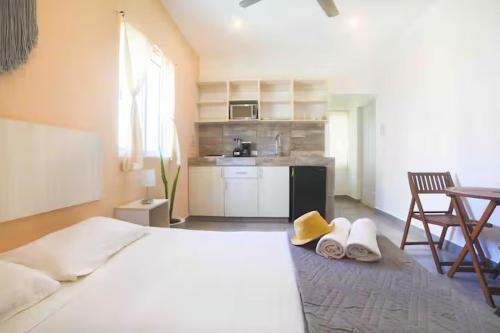 Køkken eller tekøkken på Almond Suites