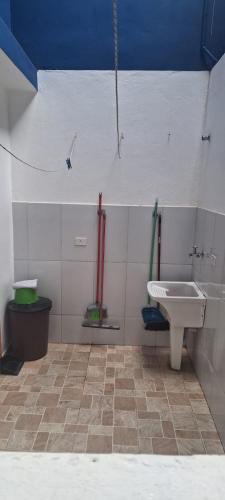 a bathroom with a sink and pipes on the wall at Cintra Home Araçariguama - Casa 04 in Araçariguama