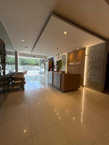 马卡帕诺特酒店的设有接待台的酒店大堂