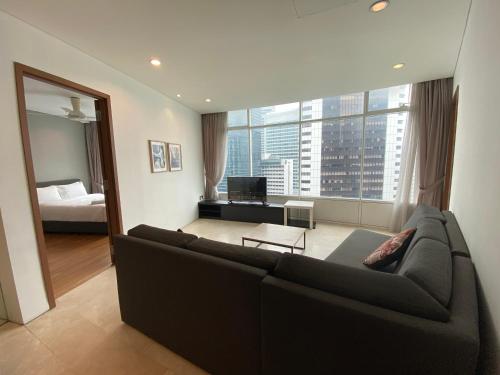 En eller flere senge i et værelse på Kuala Lumpur City Center Residence