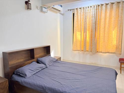 Een bed of bedden in een kamer bij Square Greens