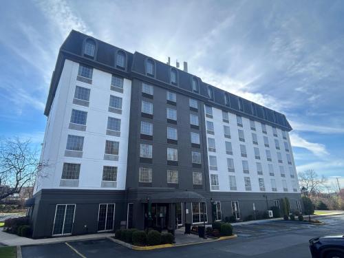 a large white building with a lot of windows at Best Western Chocolate Inn at the Park in Hummelstown