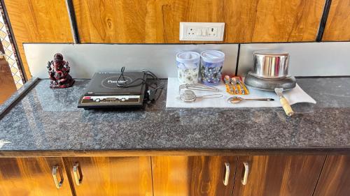 Kuchyň nebo kuchyňský kout v ubytování Porta home for 06 to 08 people, 40 km from Pune