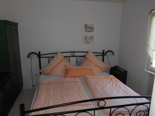 Postel nebo postele na pokoji v ubytování Ferienbungalow Fleesensee