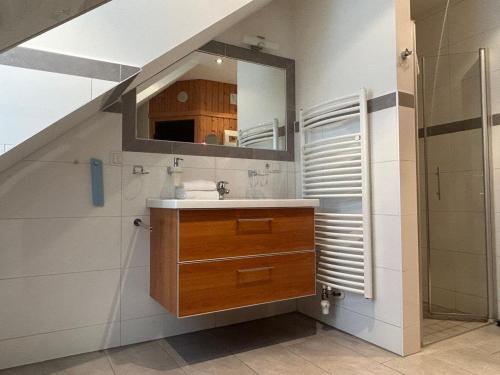 a bathroom with a sink and a mirror at "Villa Harmonie" direkt am Golfplatz in Göhren-Lebbin