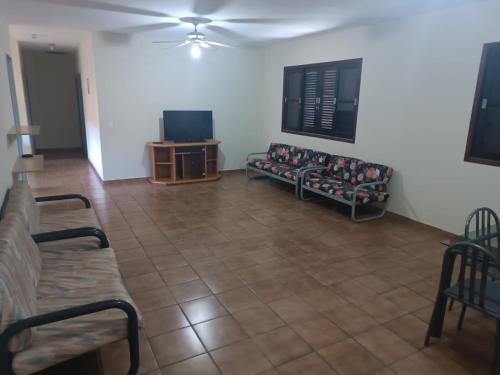 Et tv og/eller underholdning på Guarujá Enseada - SAMFBAS - Hospedagens a 200m da Praia