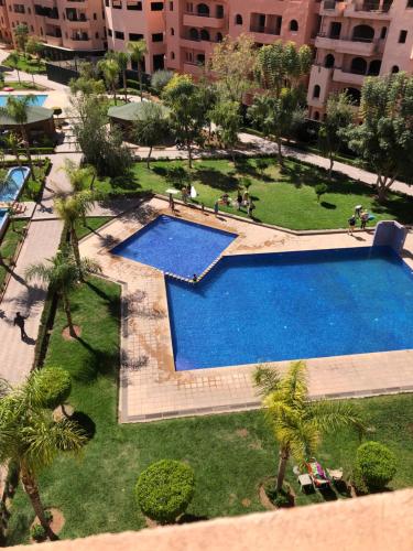Swimmingpoolen hos eller tæt på Belle résidence avec piscine à Marrakech
