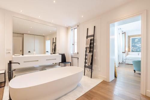 Et badeværelse på Ca' Luce Canal Grande