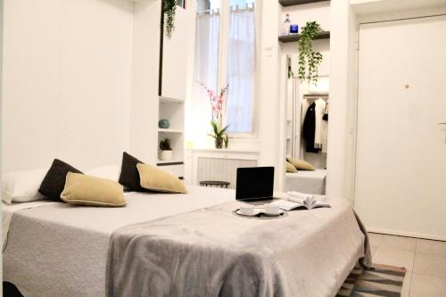 Cozy home among the liveliest street of Isola