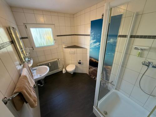 Koupelna v ubytování Hotel am Hindenburgplatz