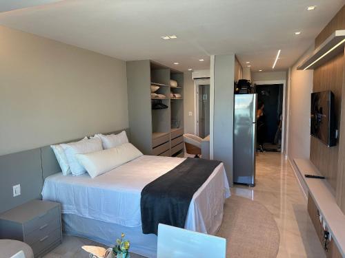 Giường trong phòng chung tại Estúdio em Condo. Frente Mar OPS0337