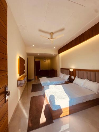 En eller flere senge i et værelse på Rishikesh Sadan Studio- Best stay in Tapovan , Guests Favourite,Travellers Delight!!