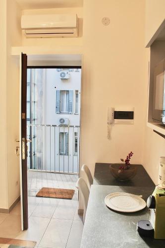 Cozy home among the liveliest street of Isola