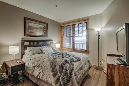 a bedroom with a large bed and a window at Keystone Condo 8380 in Keystone