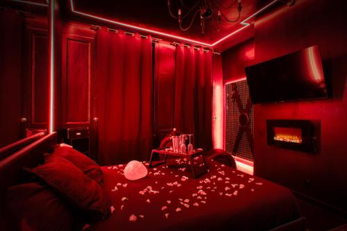 Love Room, L'interdit