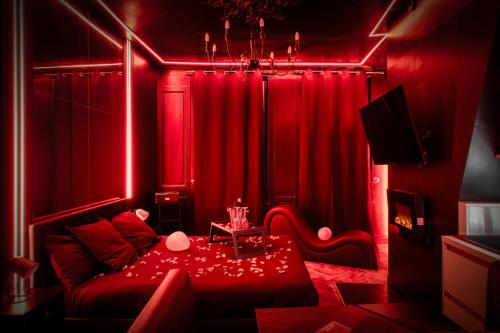 Love Room, L'interdit