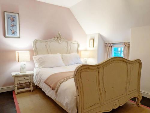 Postel nebo postele na pokoji v ubytování Mermaid Cottage - Lulworth