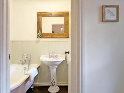 Koupelna v ubytování Mermaid Cottage - Lulworth