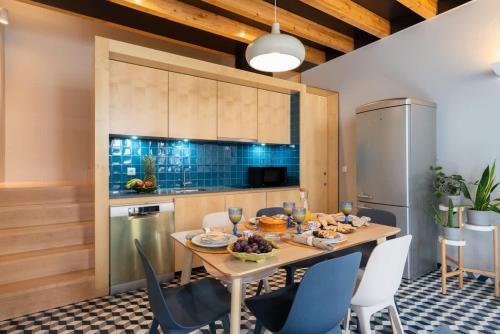 Azulejo Riverside House & Balcony by HostWise