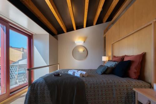 Azulejo Riverside House & Balcony by HostWise
