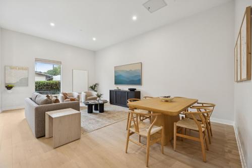 a living room with a table and a couch at Casa Castillo - Boutique Suites in Downtown Santa Barbara in Santa Barbara