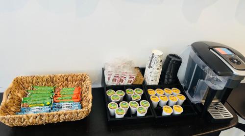 Принадлежности для чая и кофе в Global Luxury Suites at The Apex Miami