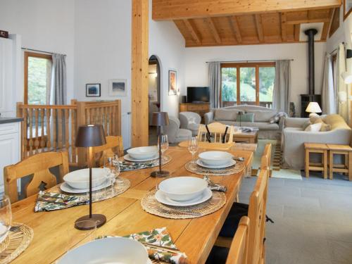 Posezení v ubytování Chalet Helene by Interhome