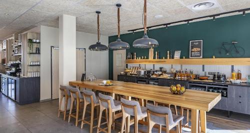 Kuchyň nebo kuchyňský kout v ubytování Best Western Coeur de Maurienne Hotel Restaurant & Spa