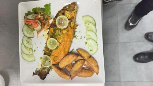 Φαγητό σε αυτό το δωμάτιο σε οικογενειακή κατοικία ή κάπου εκεί κοντά