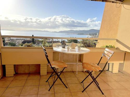 Appartement 2 pièces au Lavandou avec parking proche plage, terrasse vue mer - FR-1-251-843