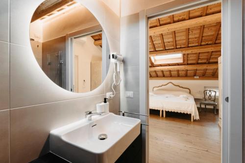 Koupelna v ubytování Locazione turistica tra le Dolomiti Bellunesi Corte Maccarini