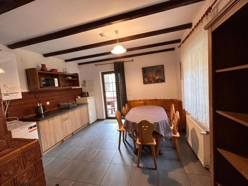 Køkken eller tekøkken på Domek Górski Czarna Góra przy wyciągach