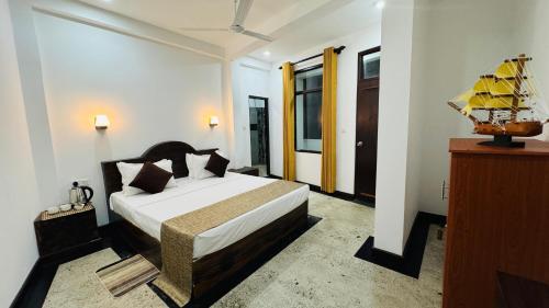 Postel nebo postele na pokoji v ubytování Induwara Villa