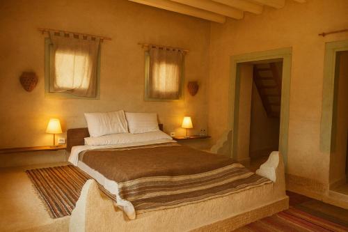 Postel nebo postele na pokoji v ubytování Sand Gate Camp Hotel