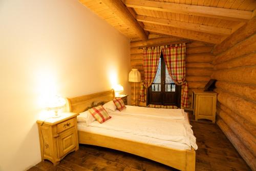 Postel nebo postele na pokoji v ubytování Gasthof Tirol