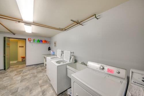 Billede fra billedgalleriet på Walk to Chair Lift Mtn-View Schweitzer Studio! i Bronx