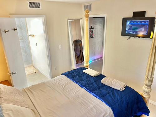 En eller flere senge i et værelse på Lux Queen En-suite Wynwood - Miami