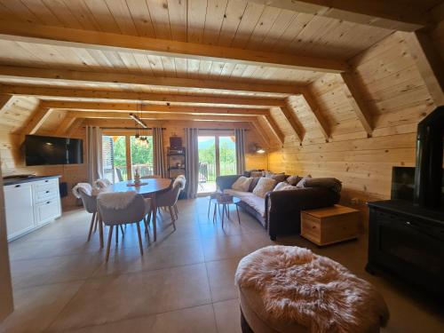 Et tv og/eller underholdning på Tomina Koliba Lika