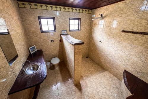 a bathroom with a sink and a toilet in it at Recanto Bamboo in Lavrinhas